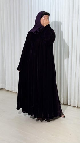 عباية مشاعل دبل كلوش مخمل الون ارجواني