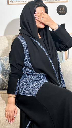 عباية بقماش كريب اندنوسي وتدخيلات قماش هندي