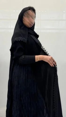 عباية انتصار كلوش بقماش كوبرا اسود فاحم كسرات ثري دي جوانب بقماش مشجر
