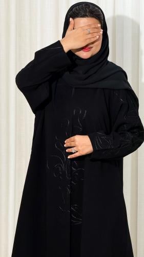 عباية نجود كلوش بقماش اندنوسي فاحم