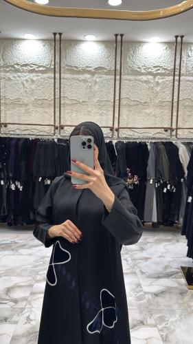 عباية لندن كلوش بقماش كريب وتطريز مخمل الون الكحلي
