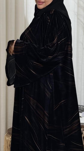 عباية برنت مخمل طباعه مقلم