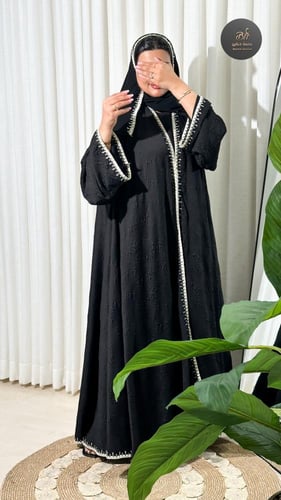 عبايه دبل كلوش بقماش حرير بتدخيل تطريز