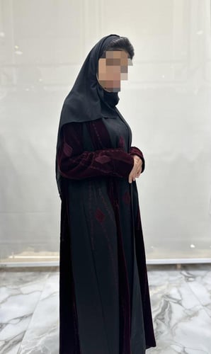 عباية غاليه كلوش بقماش كريب مع مخمل تطريز هاري