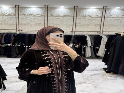 عباية شموخ مخمل دبل كلوش الون البني