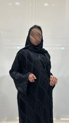 عباية تالين كلوش بقماش مكسر وطقم فستان