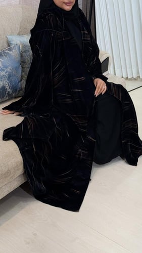 عباية برنت مخمل طباعه مقلم
