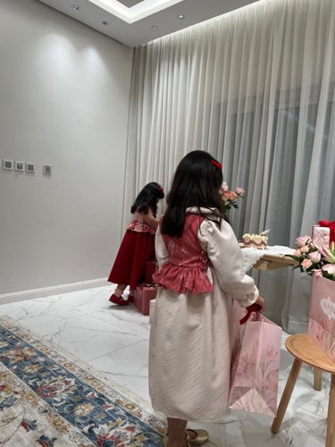 فستان ذهبي وردي قطعتين