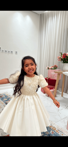 فستان دانتيل وردي .