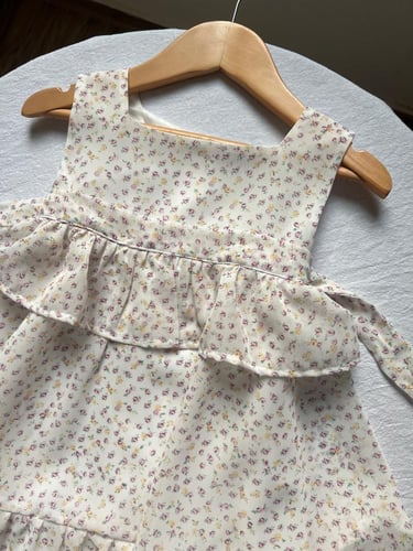 فستان شيفون صيفي مورد وردي بدون اكمام .