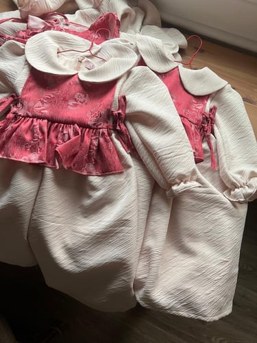 فستان ذهبي وردي قطعتين