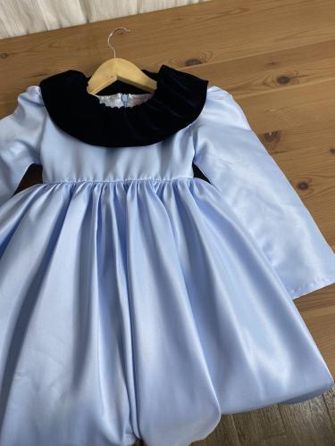 فستان تفته سماوي دبل كلوش مع أبة مخملية .