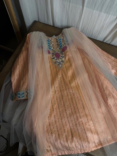 جلابية برتقاليه .