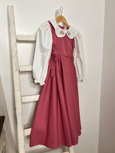 مريول للمرحلة الإبتدائية متصل مع تطريز .