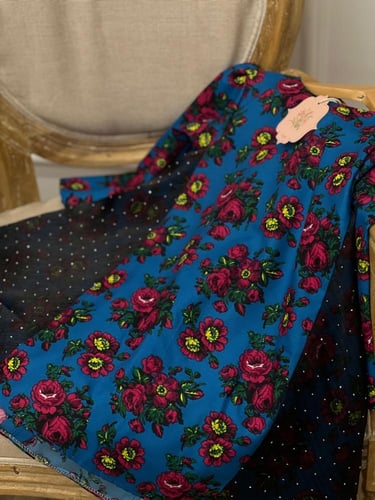 فستان شالكي أزرق .