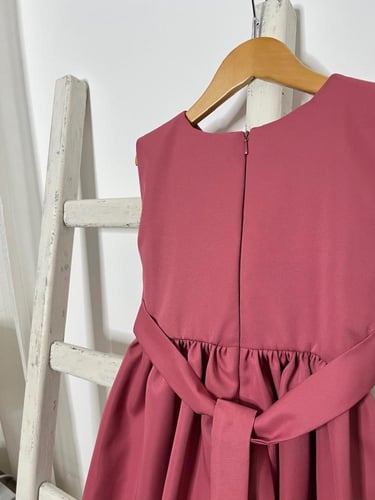 مريول للمرحلة الابتدائية منفصل .