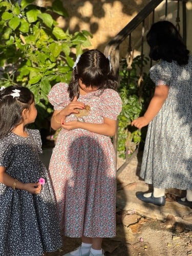 فستان مورد احمر ب كسرات 2024 .