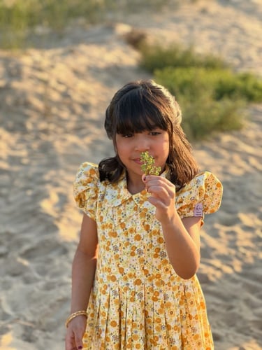 فستان اصفر مورد ب كسرات 2024 .