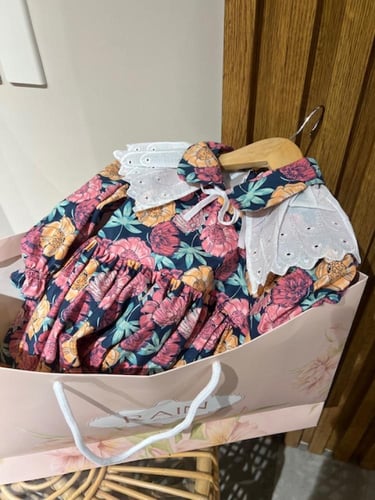 فستان أطفال كحلي بطبعات زهور وردية كبيرة | Oct2