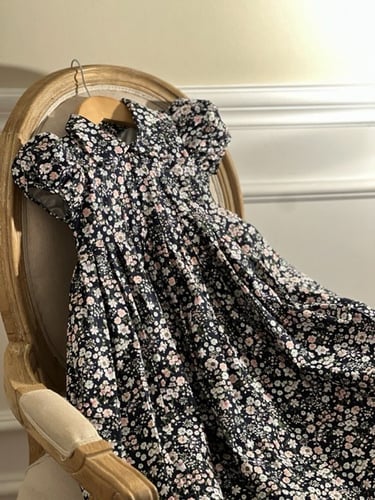 فستان كحلي مورد ب كسرات 2024 .