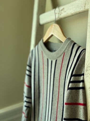 فستان للشتاء دافي بخطوط طولية .