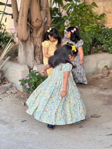 فستان أخضر مورد ب كسرات 2024 .