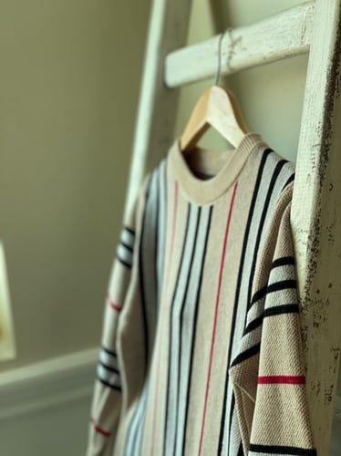 فستان للشتاء دافي بخطوط طولية .