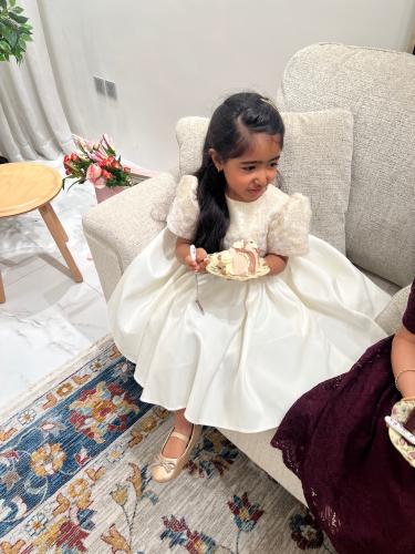 فستان دانتيل سكري .