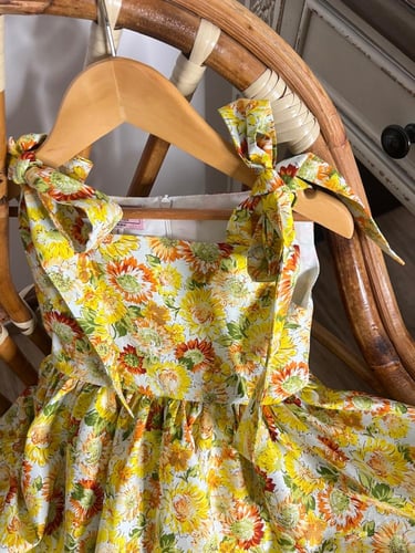 فستان زهرة عباد الشمس .