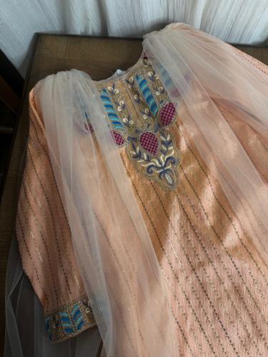 جلابية برتقاليه .