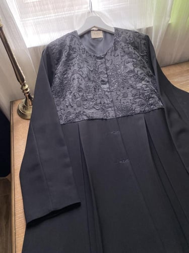 عباية عملية و أنيقة مع دانتيل A36