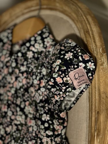 فستان كحلي مورد ب كسرات 2024 .