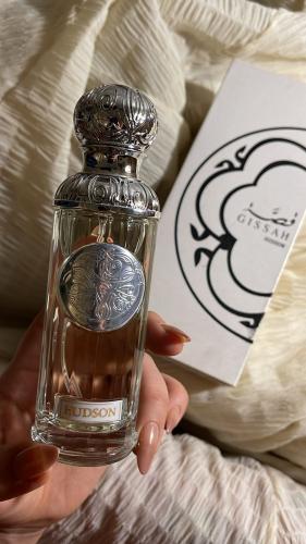 عطر فاخر صندوق ابيض بديل قصة