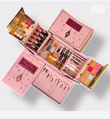 طقم مكياج متكامل من فانسي بيوتي" (Fancy Beauty)