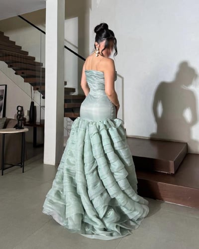 فستان سهرة منفوش من الأسفل فخم جدآ