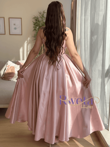 فستان سهرة لحمي بخطوط اللولو