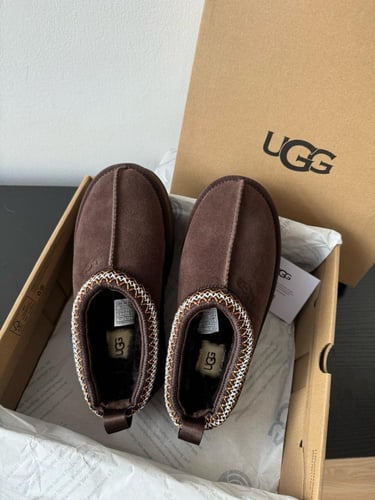 UGG Tazz slippers