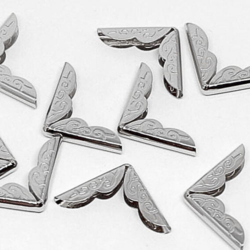 زاوية مصحف معدنيه حجم وسط فضى