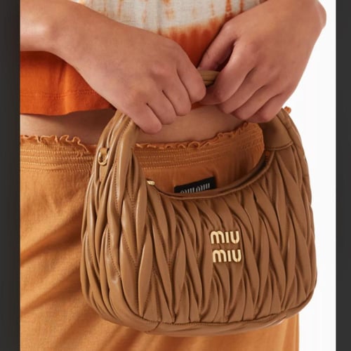 حقيبة هوبو واندر miu miu