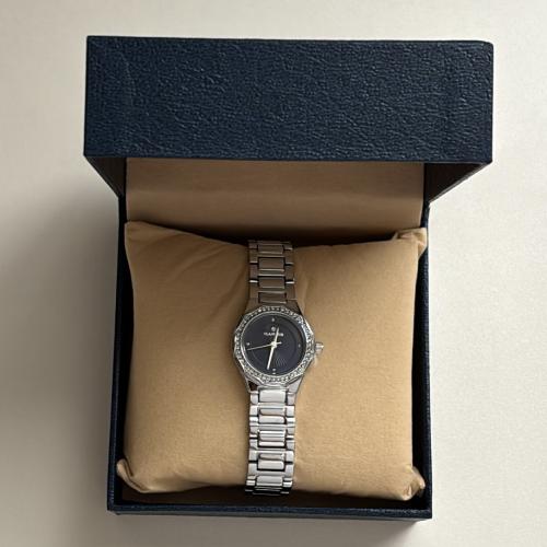 ساعه نسائي بميناء كحلي