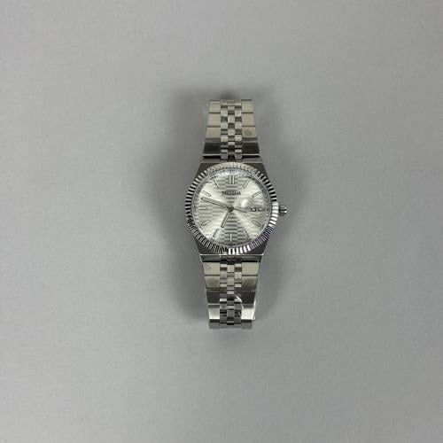 ساعة رجالي بميناء فضي