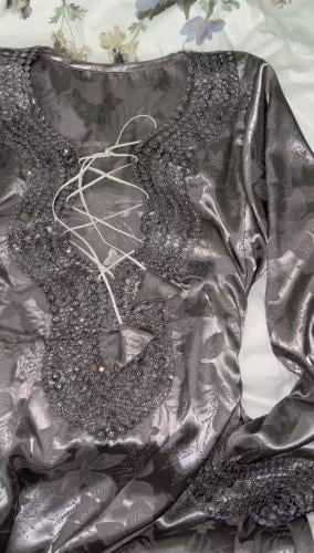 مخور دانتيل جاهز مخيط من الحرير مُزين بالفصوص والخ...