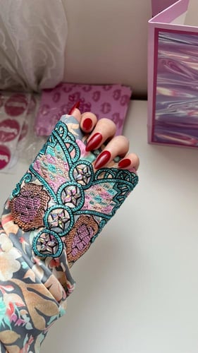 مخور Layan مخور جاهز مخيط مُزين بالفصوص وخيوط بالج...