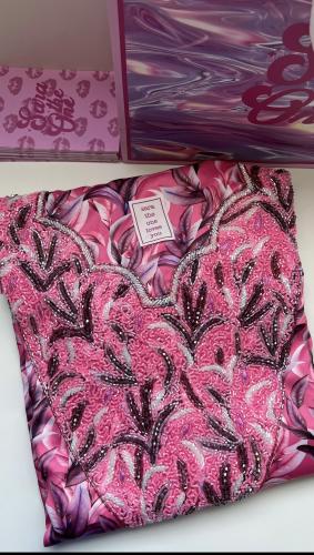 مخور Berry قماش من الحرير مُزين بالفصوص