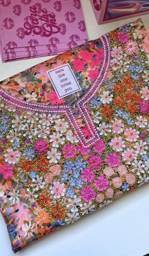 مخور Dunkin قماش من الحرير الايطالي مُزين بالشك