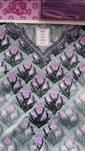 مخور rola قماش من الحرير الايطالي مُزين بالشك اليد...