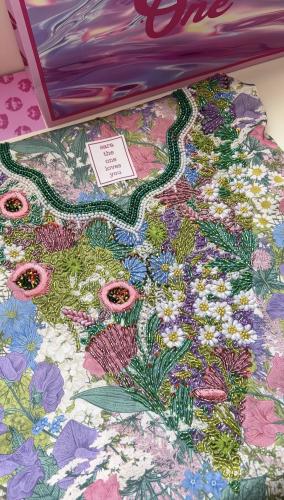 مخور Disney park قماش من الحرير مُزين بالشك اليدوي