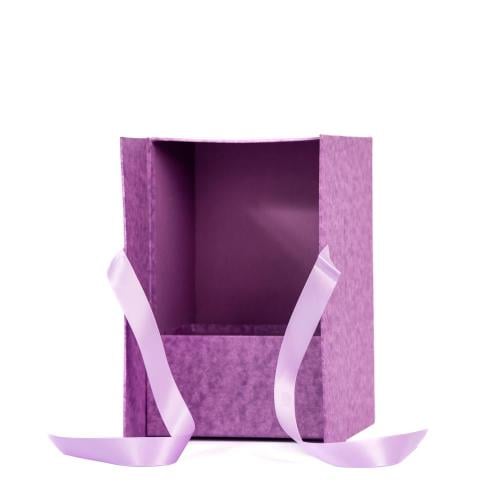 علب هدايا بشريط بنفسجي