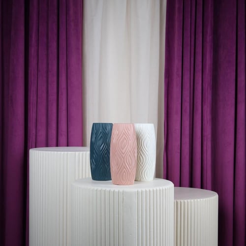 فازة ورد بلاستيك ازرق