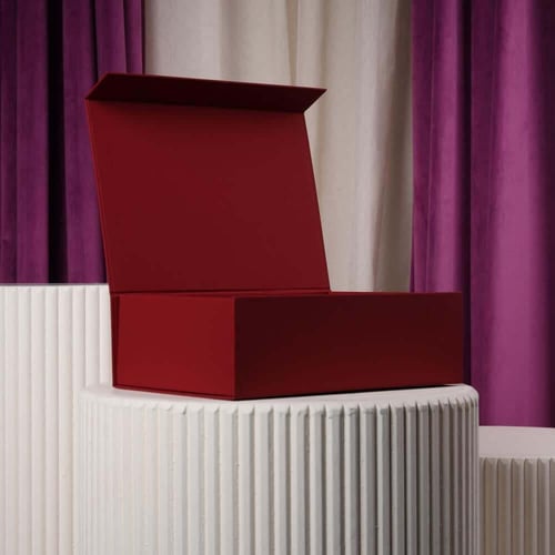 علب تركيب وسط احمر